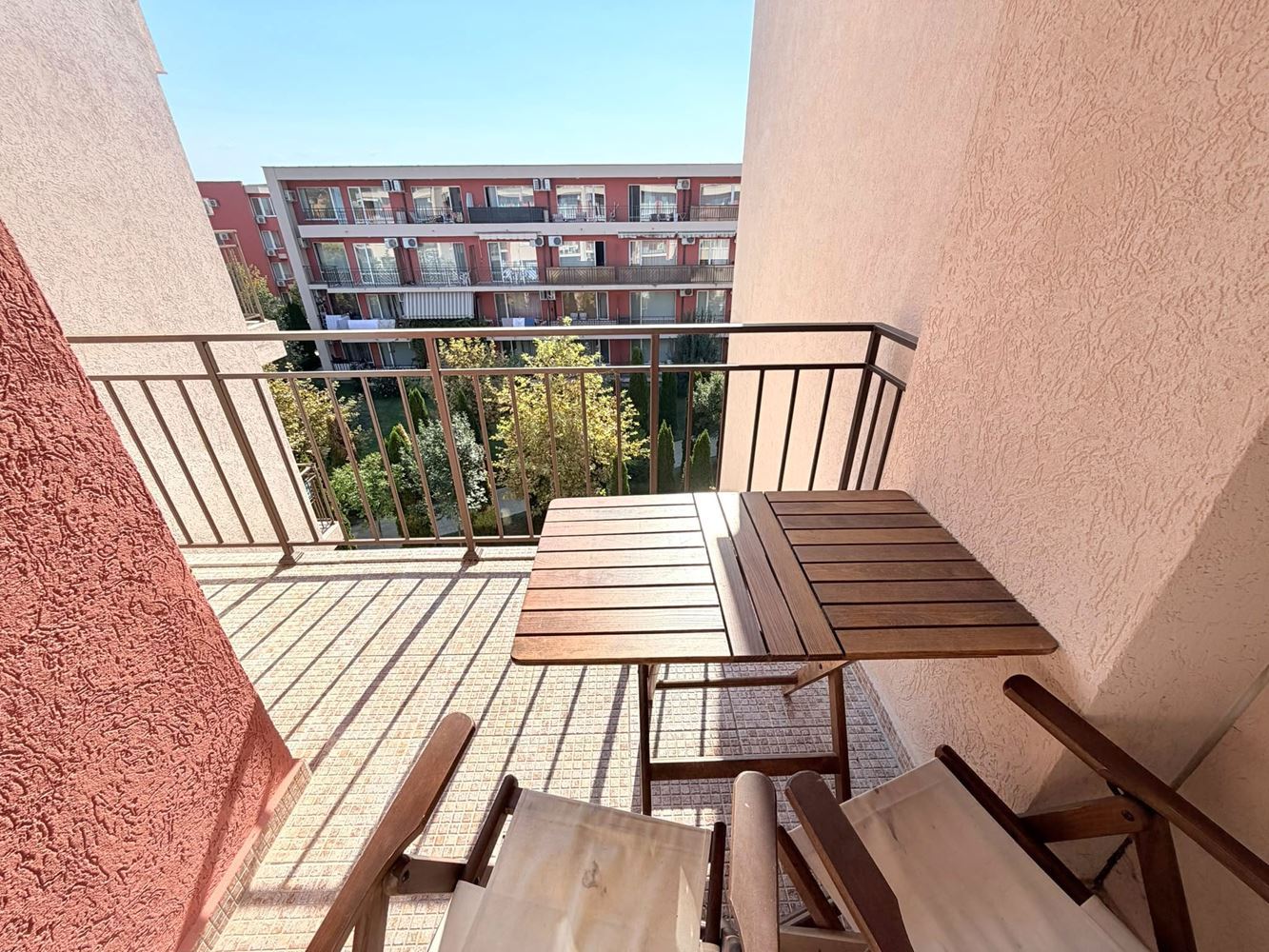 Světlý a teplý apartmán s jednou ložnicí u aquaparku v Sunny Beach – výborná investice k pronájmu