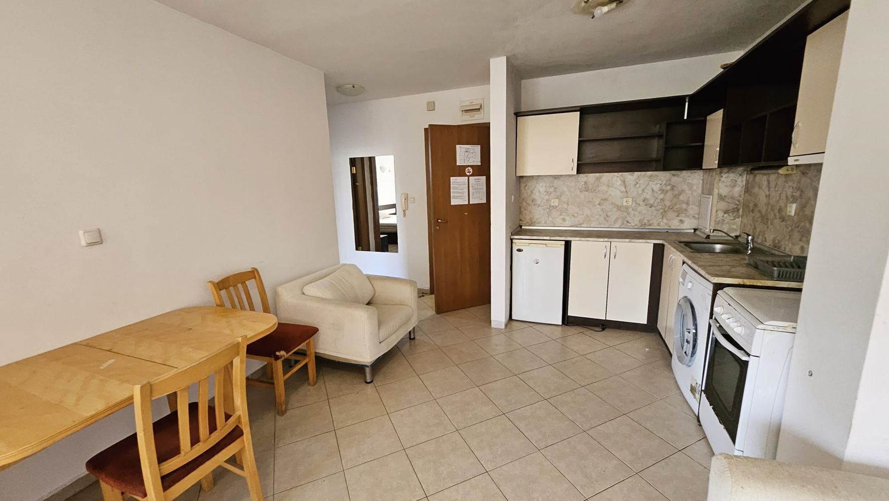 Byt s jednou ložnicí 200 m od pláže ve Slunečném pobřeží – skvělá poloha a investiční potenciál