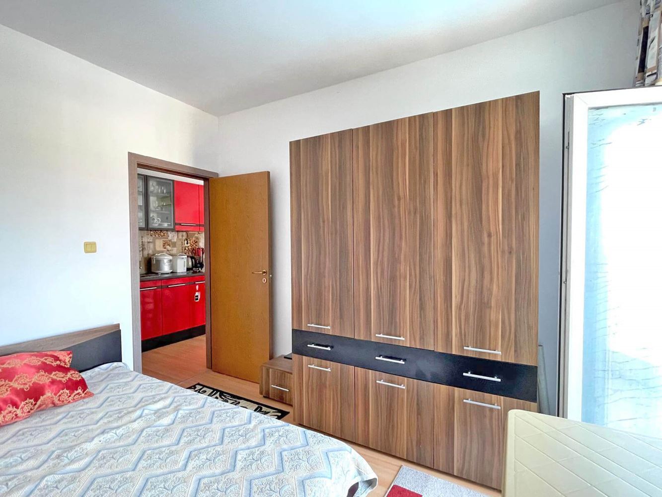 Apartmán s jednou ložnicí a výhledem na bazén v Slunečném pobřeží v komplexu s bohatou infrastrukturou