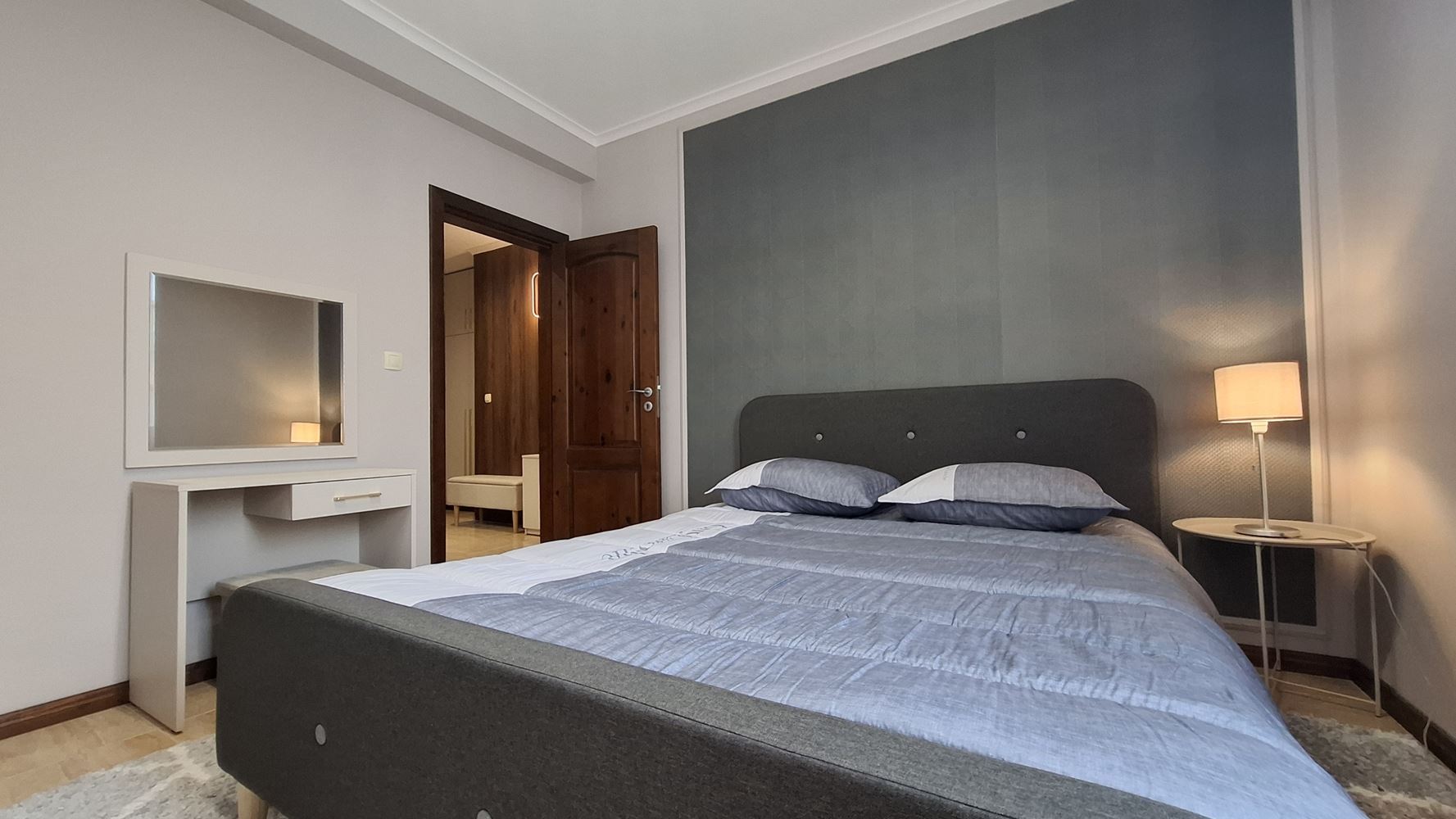 Luxusní apartmán se dvěma ložnicemi v první linii u moře ve Svatém Vlasu – jedinečná mořská atmosféra a prestižní komfort