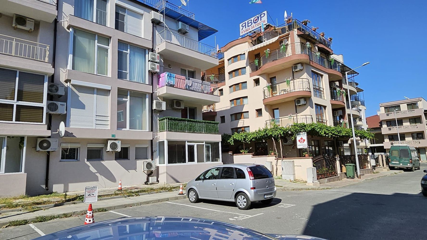 Prostorný byt s jednou ložnicí v Nesebaru, čtvrť Černo More – bez poplatku za údržbu a s Aktem 16