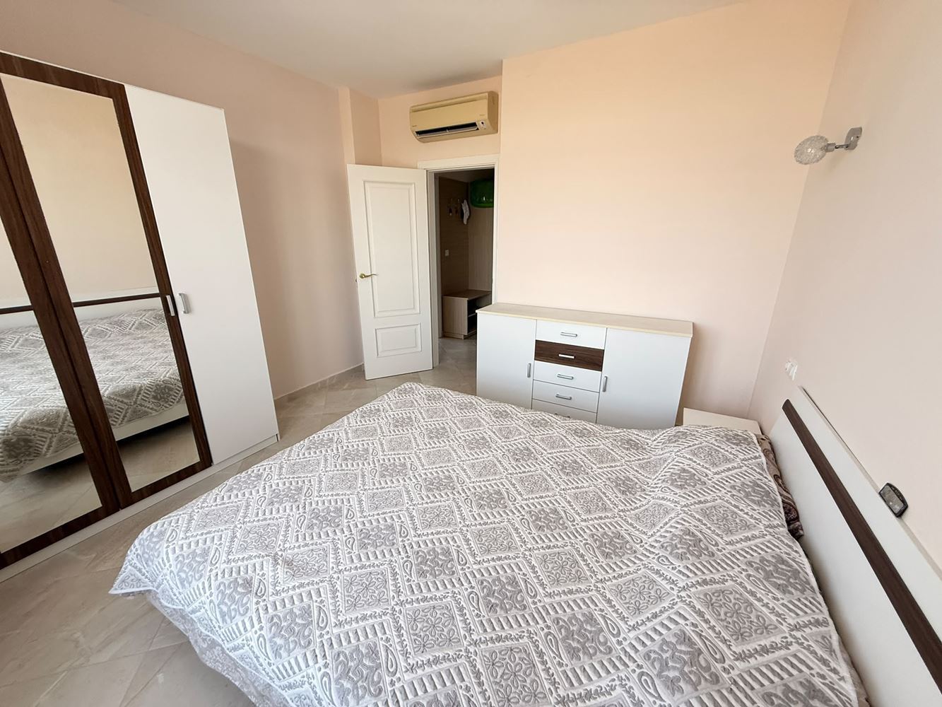 Apartmán v první linii u moře s výhledem na moře – plně zařízená nemovitost v komplexu ve středomořském stylu
