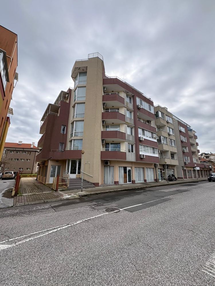 Zařízené studio v Pomorie – výborná lokalita, 400 m od moře a centra města