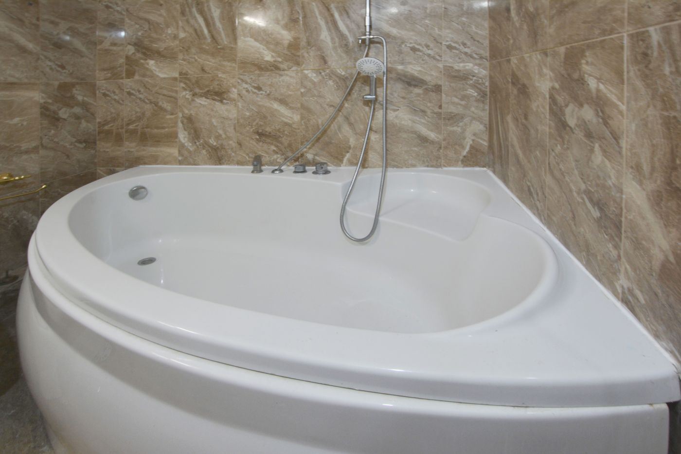 Luxusní třípokojový apartmán s výhledem na moře na první linii v Ravdě – 114 m², dvě terasy a maximální komfort