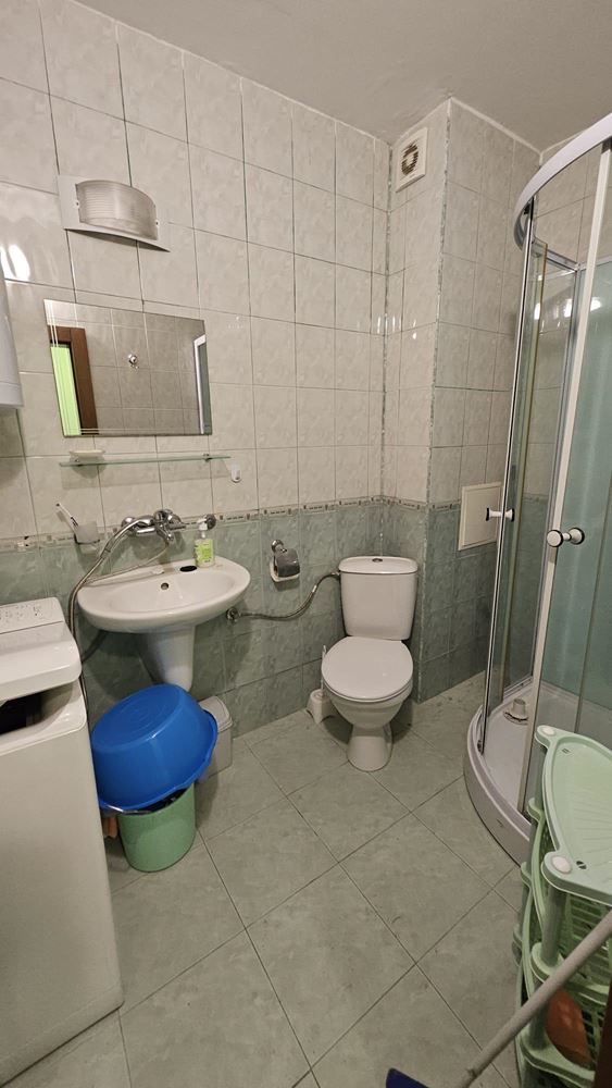 Prostorný apartmán se dvěma ložnicemi v Primorsku – komfort, klid a nízký poplatek za údržbu