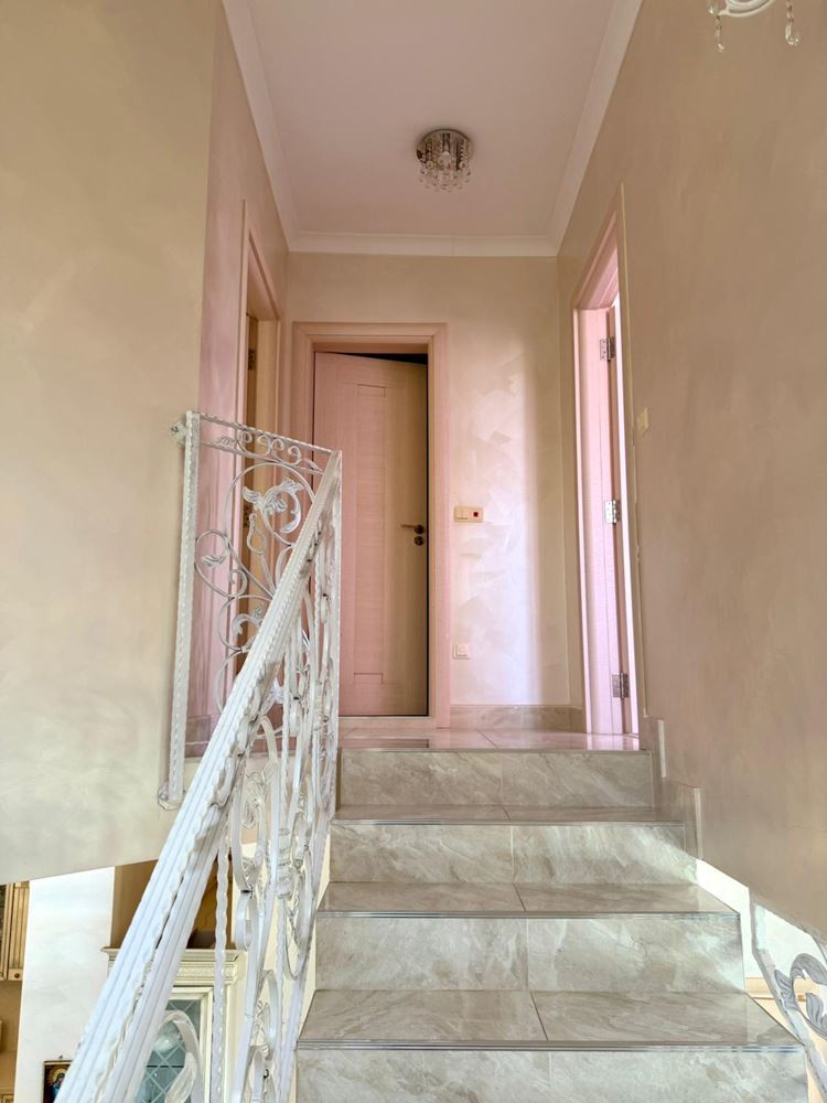 Luxusní mezonet s prostornou verandou a výhledem na bazén ve Sveti Vlas