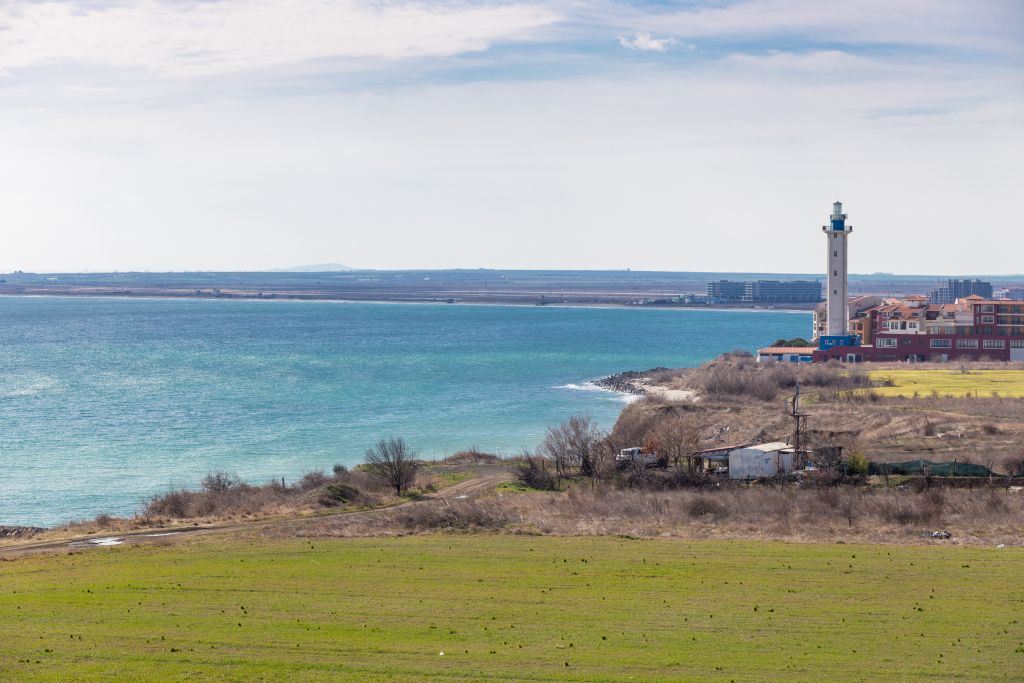 První linie u moře s nádherným panoramatickým výhledem – prostorný byt s jednou ložnicí a dvěma terasami