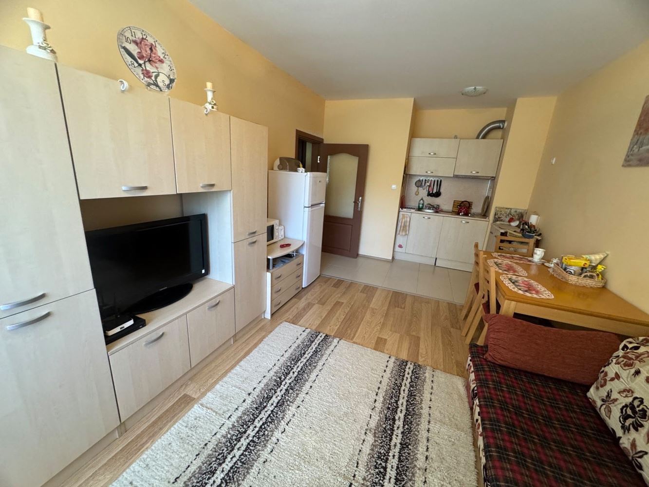 Apartmán s jednou ložnicí ve Starém městě Pomorie – kompletně zařízený, v obytné budově a připravený k nastěhování