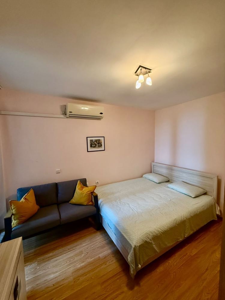 Útulný apartmán ve Sveti Vlas v přízemí – moře, hory a luxusní komplex