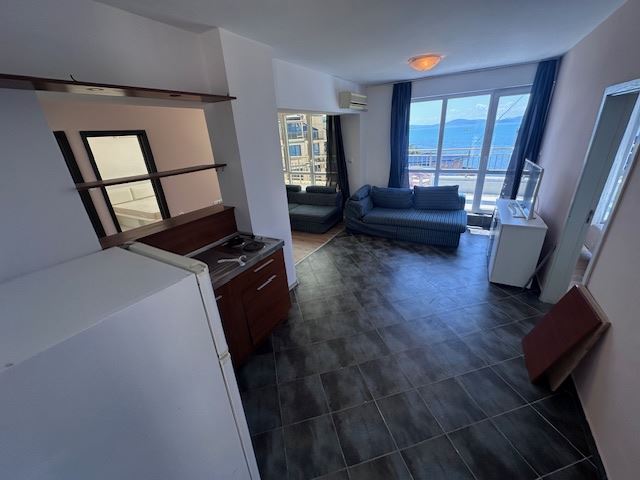 Život v první linii – prostorný byt se třemi ložnicemi s čelním výhledem na moře v Pomorie