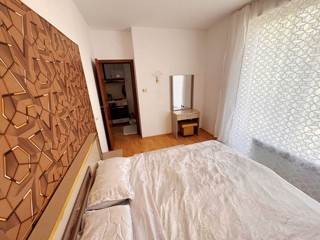 Stylový plně zařízený třípokojový apartmán ve Slunečném pobřeží v komplexu s výborným vybavením