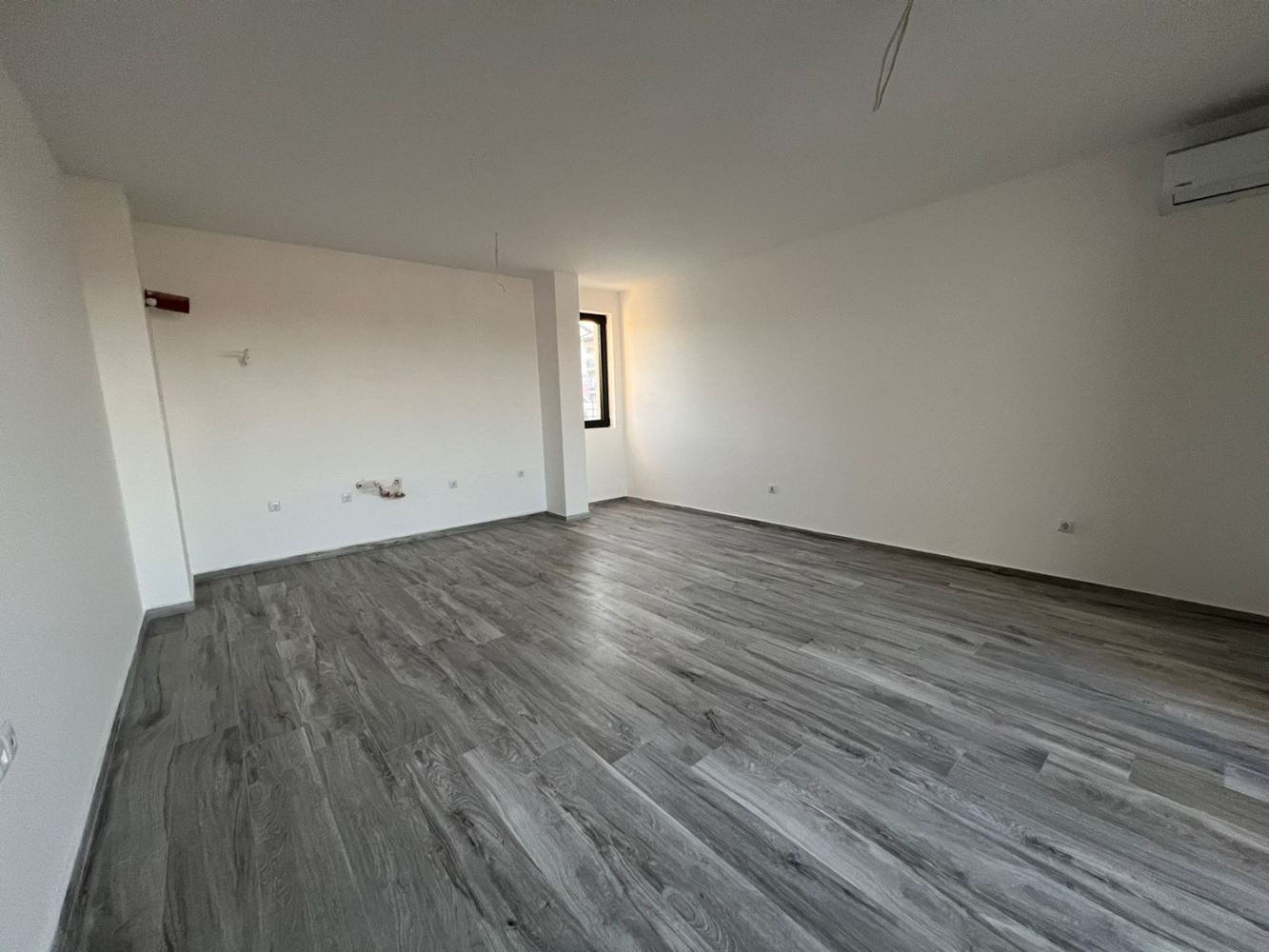 Nový dvoupokojový apartmán v Sozopolu – luxusní nemovitost bez poplatku za údržbu; připravený k vybavení