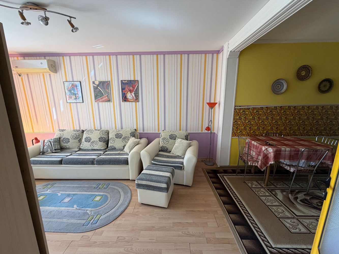 Apartmán s jednou ložnicí, prostornou terasou a výhledem na moře ve Sveti Vlas – 300 metrů od pláže