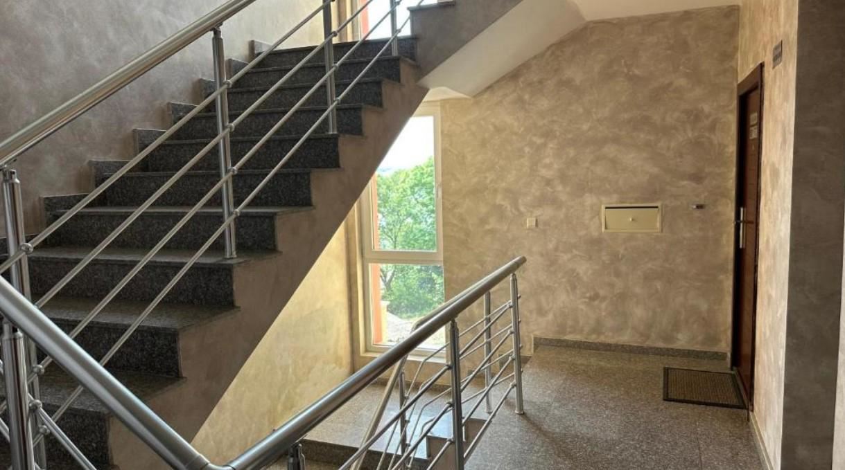Apartmán se dvěma ložnicemi v první linii u moře v Kitenu s panoramatickým výhledem na moře a působivými terasami