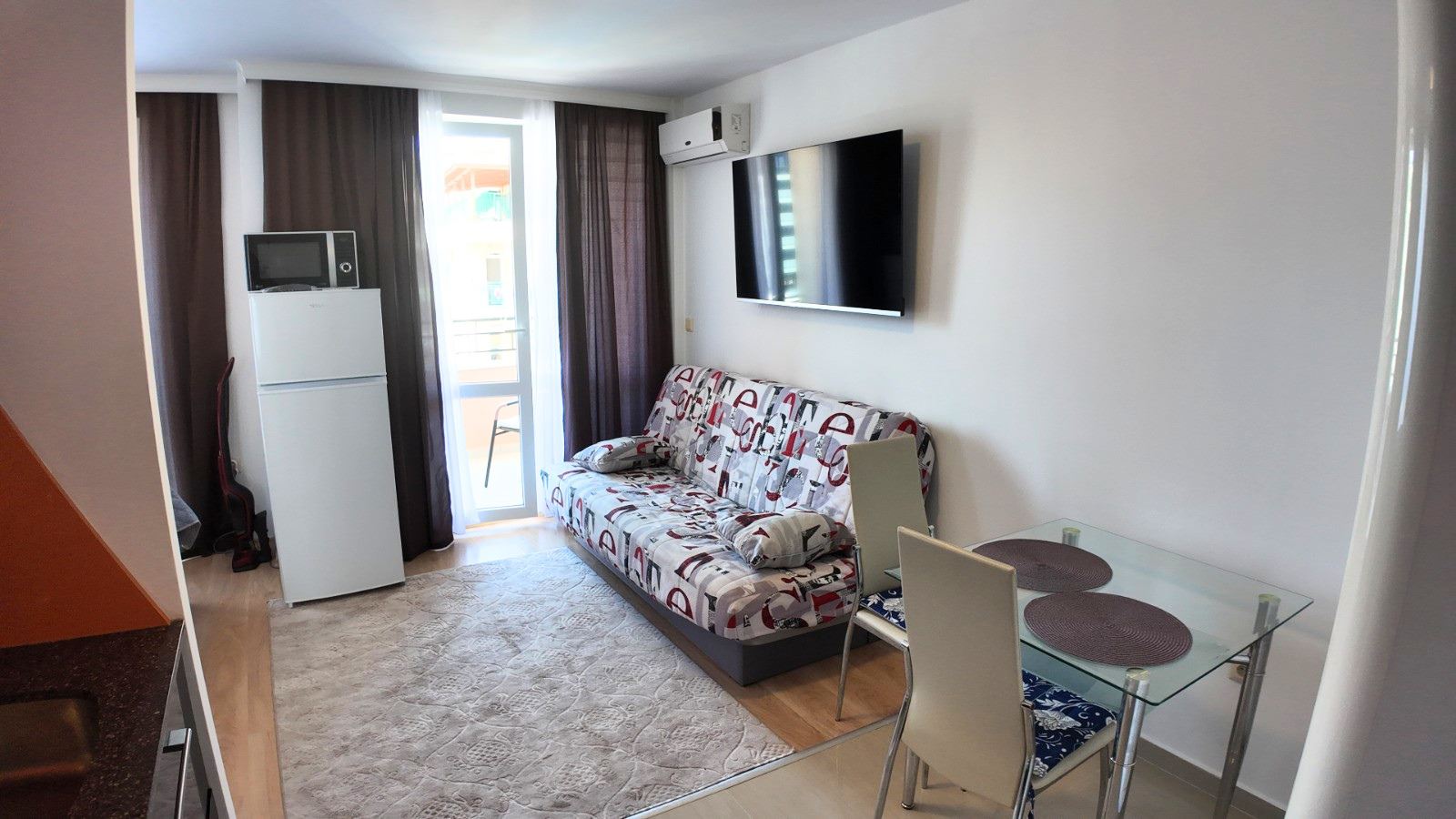Stylové a prostorné studio v prestižním komplexu na Slunečném pobřeží – komfort a luxus u moře