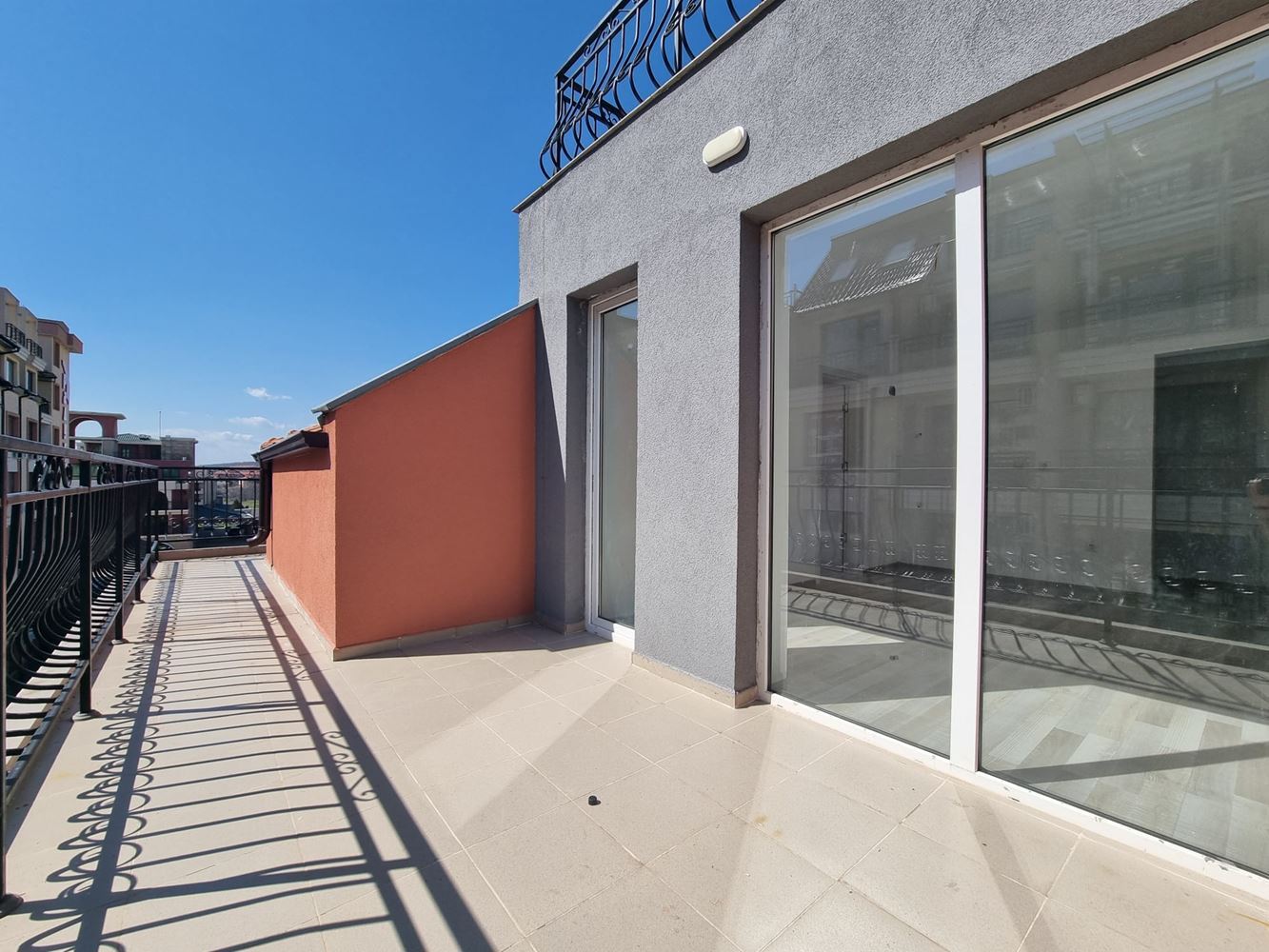 Světlý a moderní byt ve výborné lokalitě – kombinace komfortu, přírody a mořské atmosféry