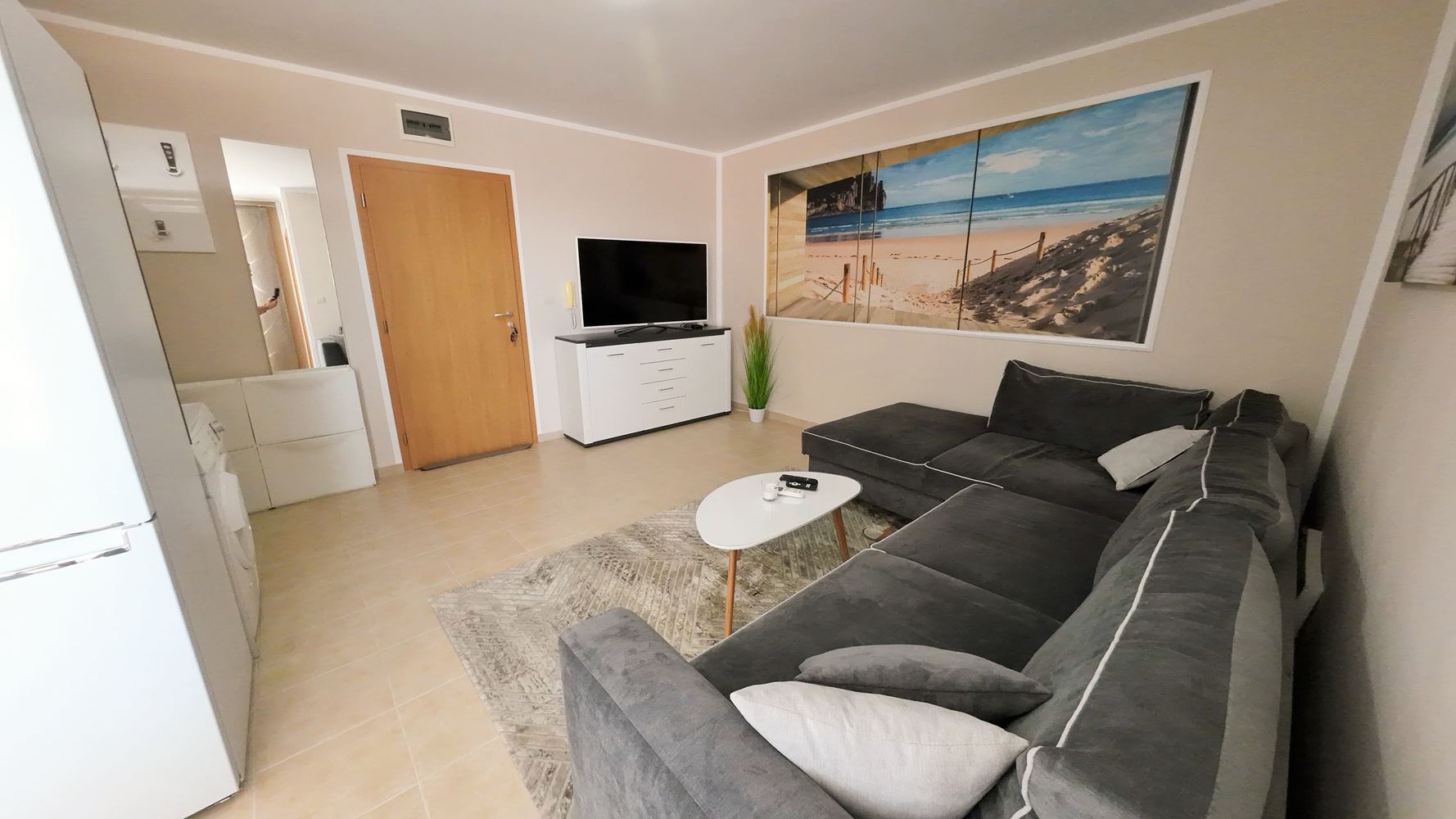 Útulný apartmán s jednou ložnicí na Slunečném pobřeží – komfort, prostornost a výborná poloha u moře