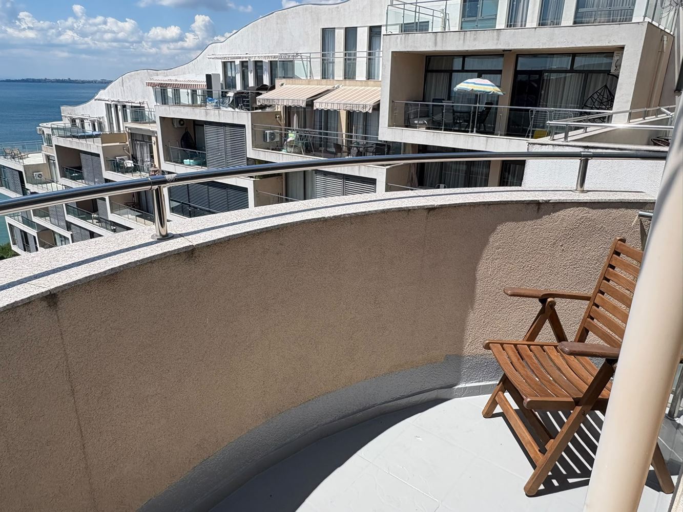 Luxusní apartmán s jednou ložnicí s panoramatickým výhledem na moře v první linii ve Sveti Vlas