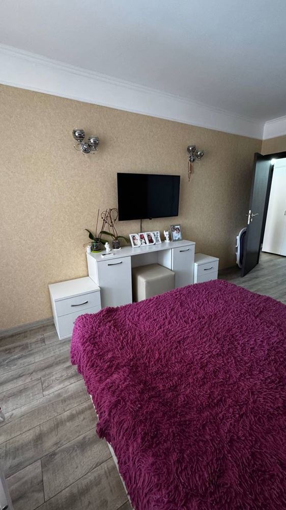 Byt s jednou ložnicí v prestižním komplexu s výhledem na moře a zeleň