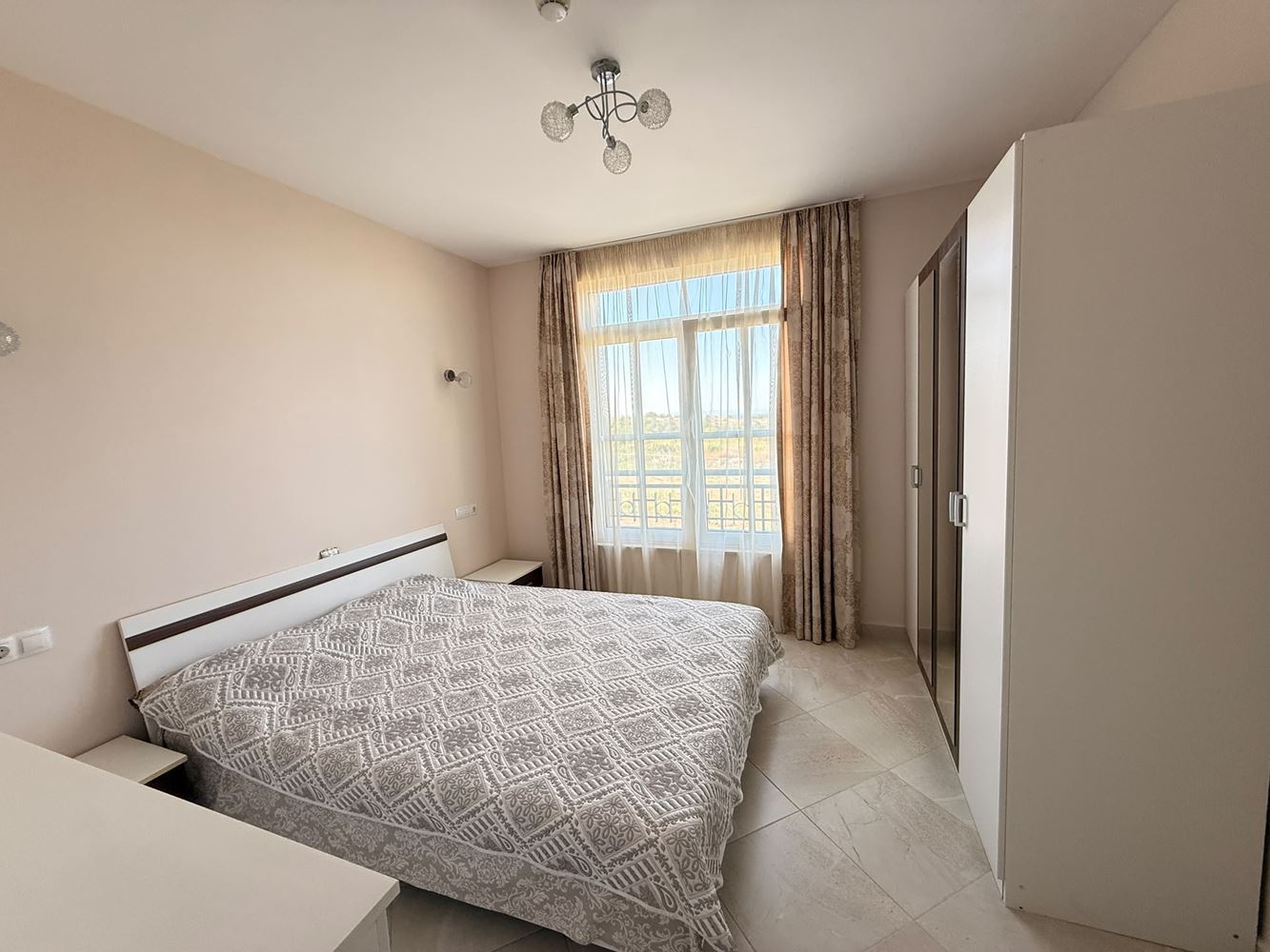 Apartmán v první linii u moře s výhledem na moře – plně zařízená nemovitost v komplexu ve středomořském stylu