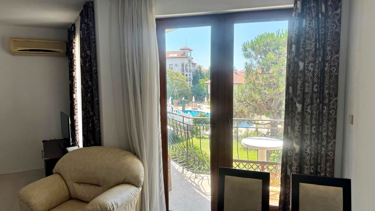 Útulný apartmán s jednou ložnicí v udržovaném komplexu – komfort, klid a vynikající podmínky pro odpočinek