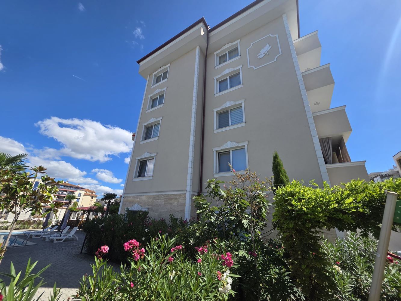 Luxusní třípokojový byt v udržovaném komplexu v Sunny Beach