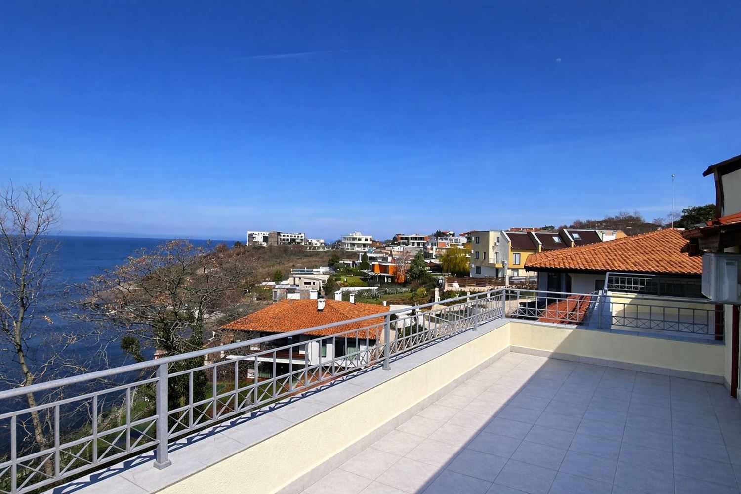 Mezonet v první linii u moře v Sozopolu s panoramatickými výhledy a butikovou lokalitou