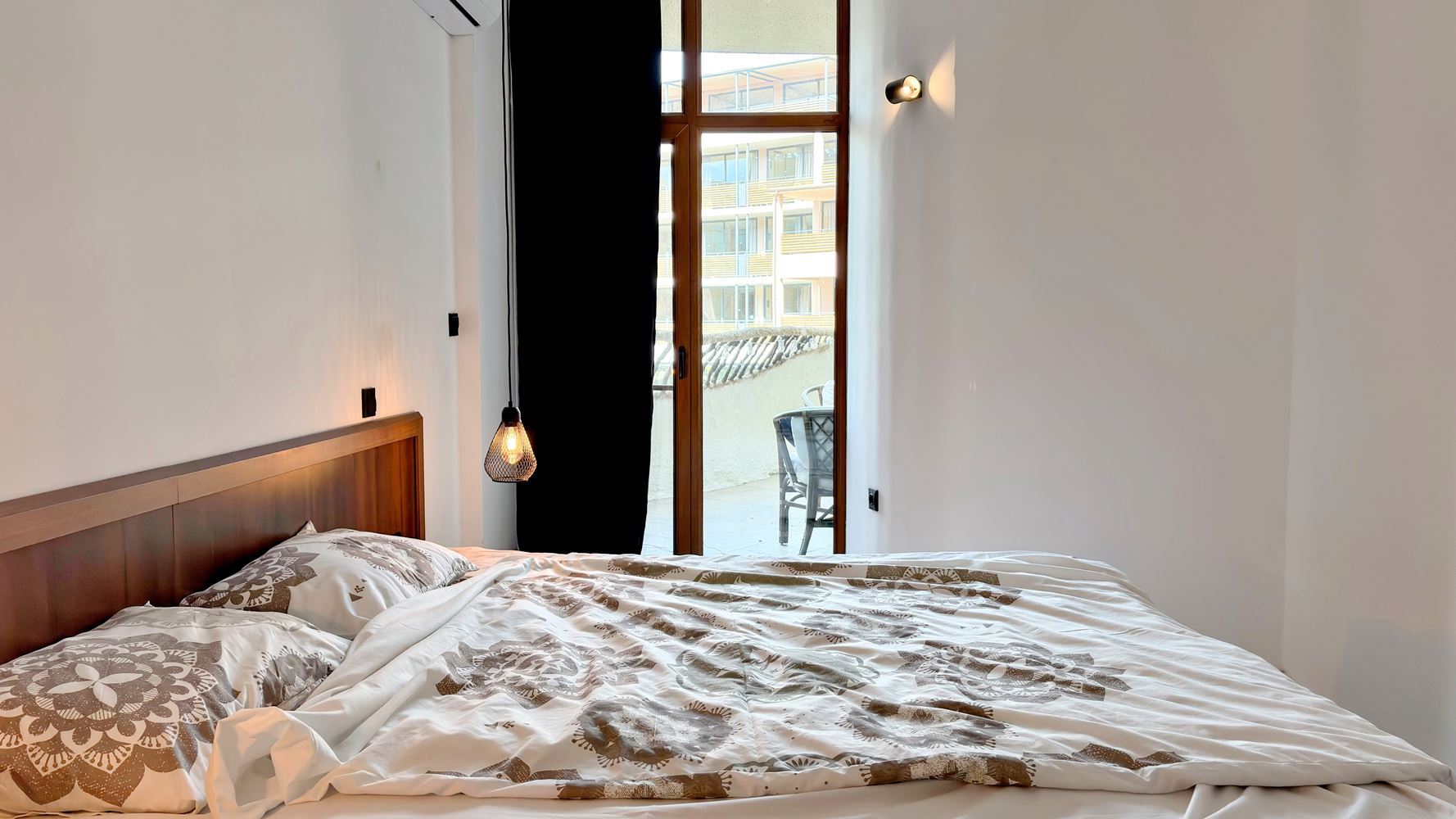 Stylový apartmán s jednou ložnicí 100 metrů od pláže na Slunečném pobřeží – komfort, luxus a skvělá lokalita