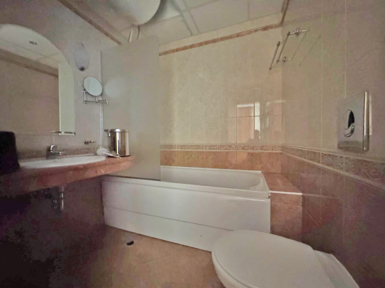 Exkluzivní apartmán s jednou ložnicí v první linii u moře v Pomorie – luxus, prestiž a investice s okamžitou návratností