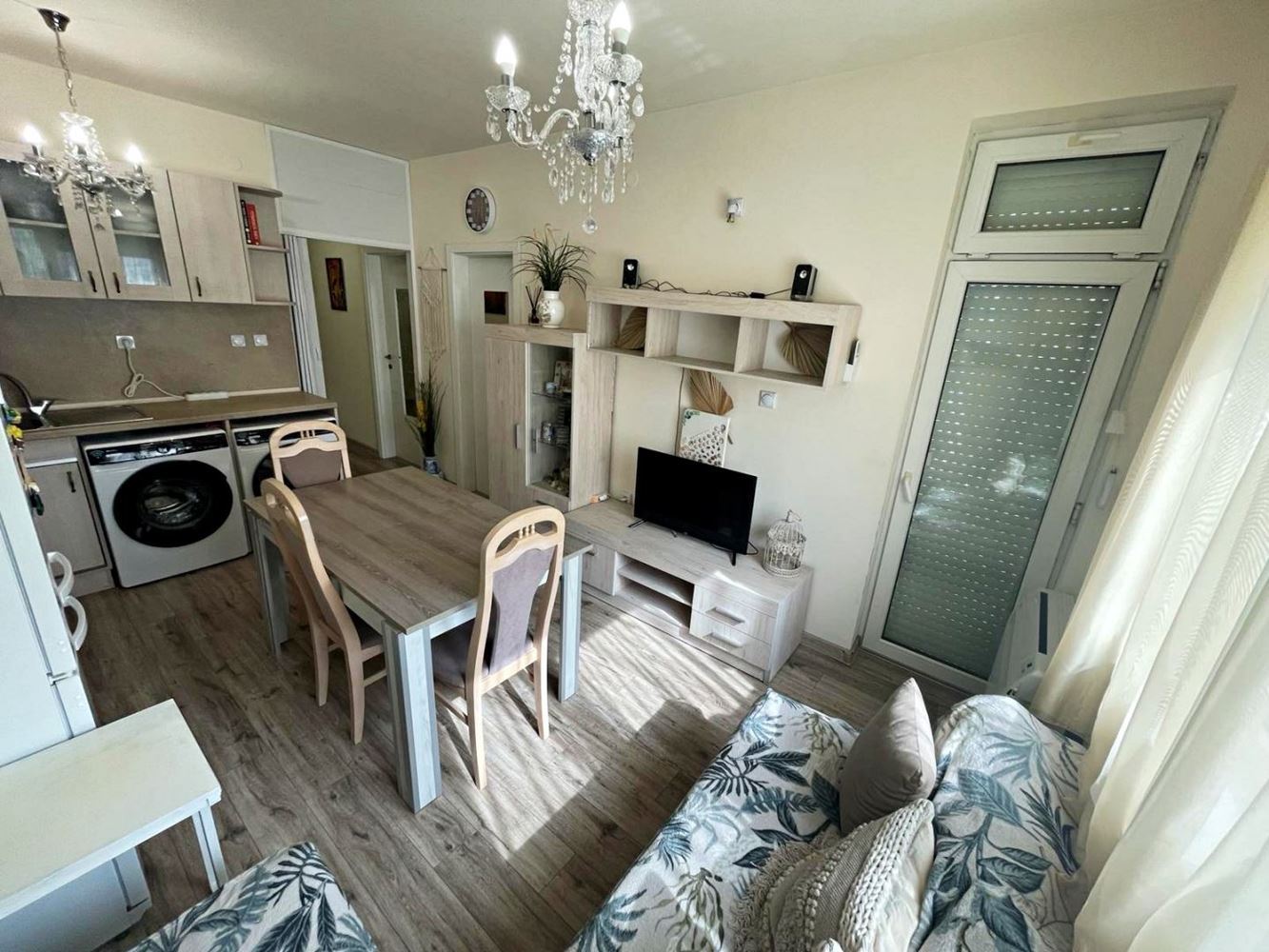 Moderní apartmán se dvěma ložnicemi na Slunečném pobřeží – komfort, lokalita a skvělá infrastruktura