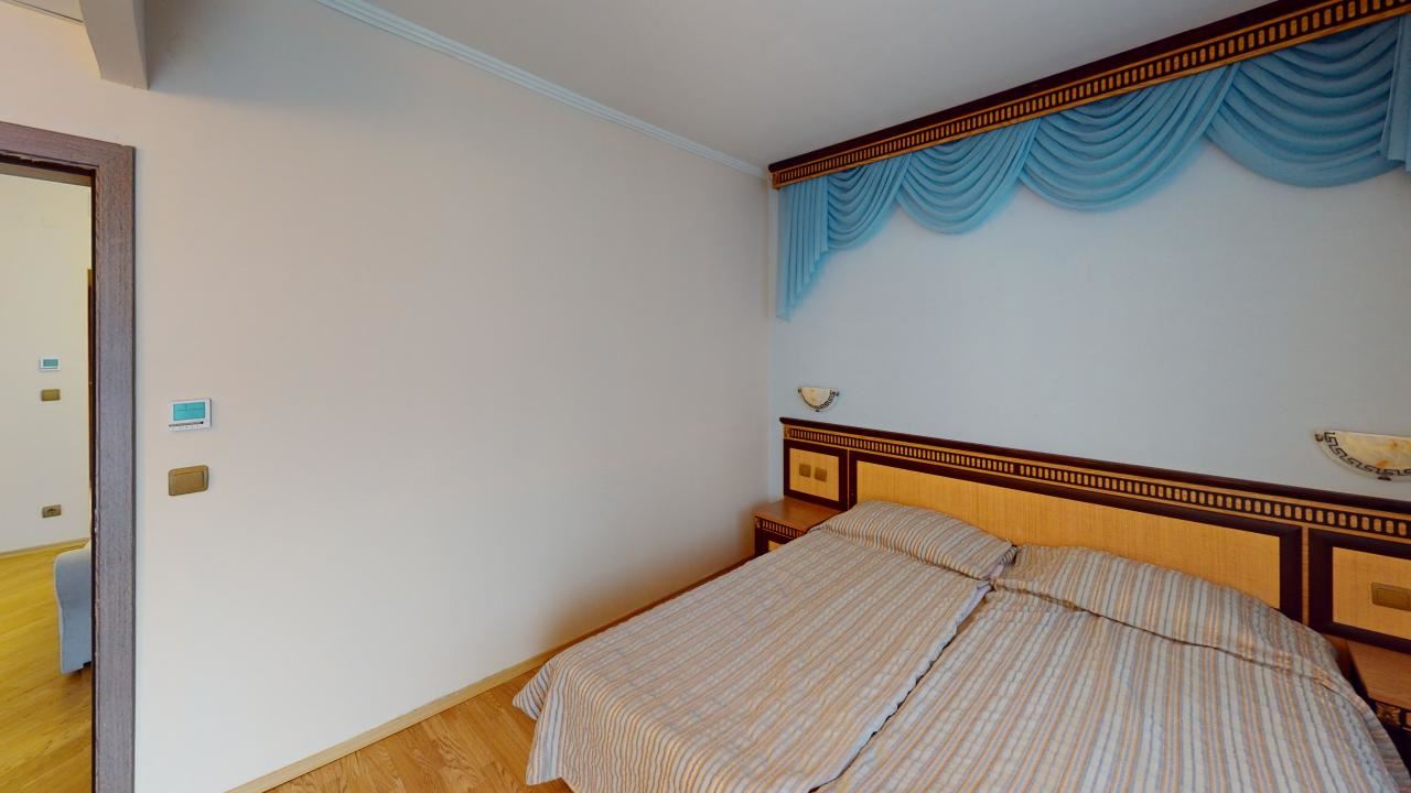 Panoramatický prostorný byt s jednou ložnicí na první linii moře v Elenite