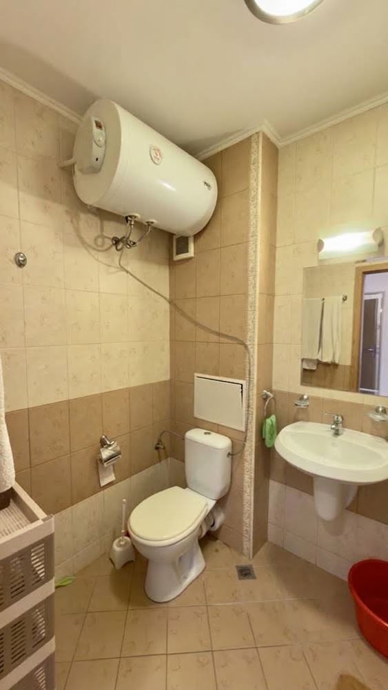 Prostorný apartmán s jednou ložnicí, velkou terasou a výhledem na bazén v Sunny Beach