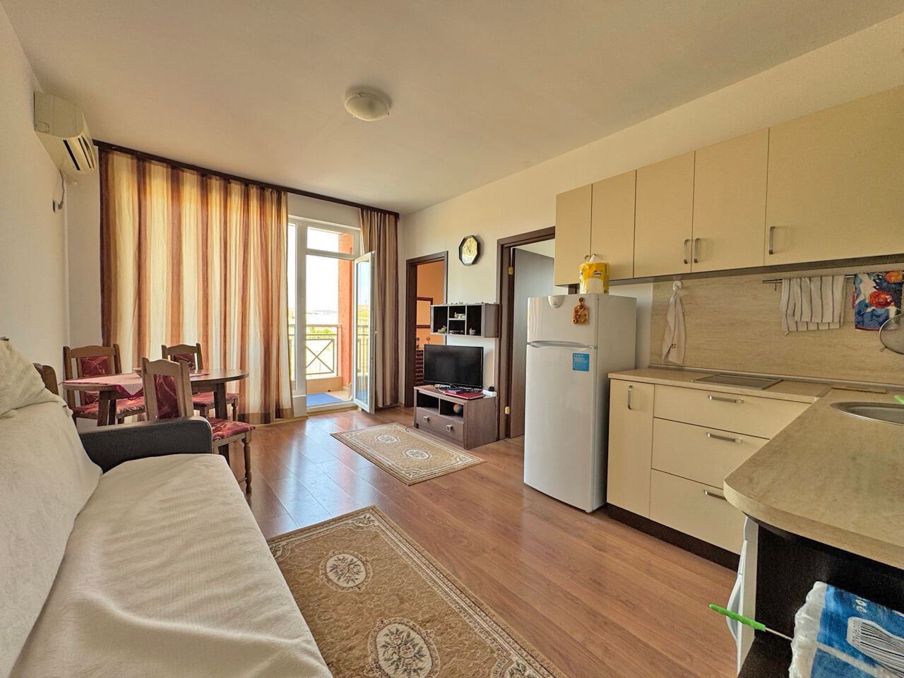 Prostorný apartmán se dvěma ložnicemi – komfort, klid a vynikající vybavení v moderním komplexu