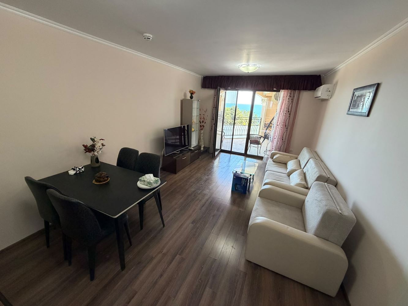 Prostorný 2pokojový apartmán s panoramatickým výhledem na moře v luxusním komplexu na první linii v Nesebaru