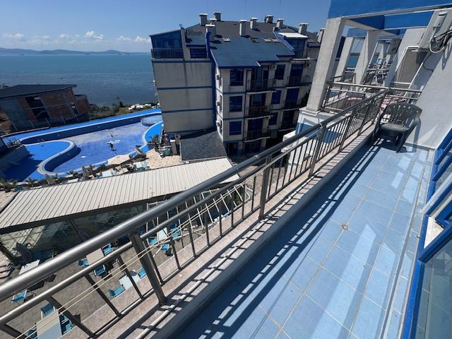 Život v první linii – prostorný byt se třemi ložnicemi s čelním výhledem na moře v Pomorie