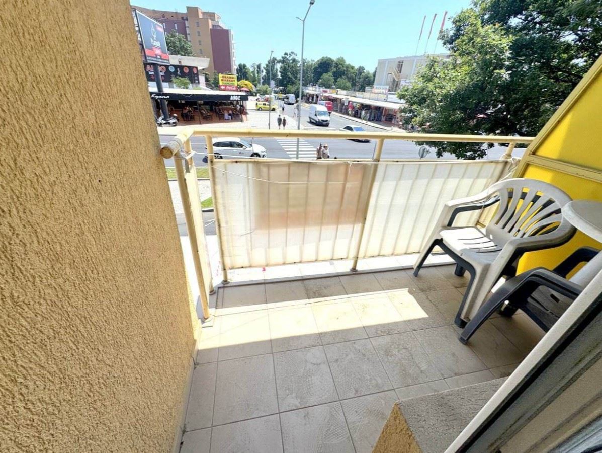 Apartmán s jednou ložnicí 300 metrů od pláže v Slunečném pobřeží – skvělá příležitost k rekonstrukci a investici