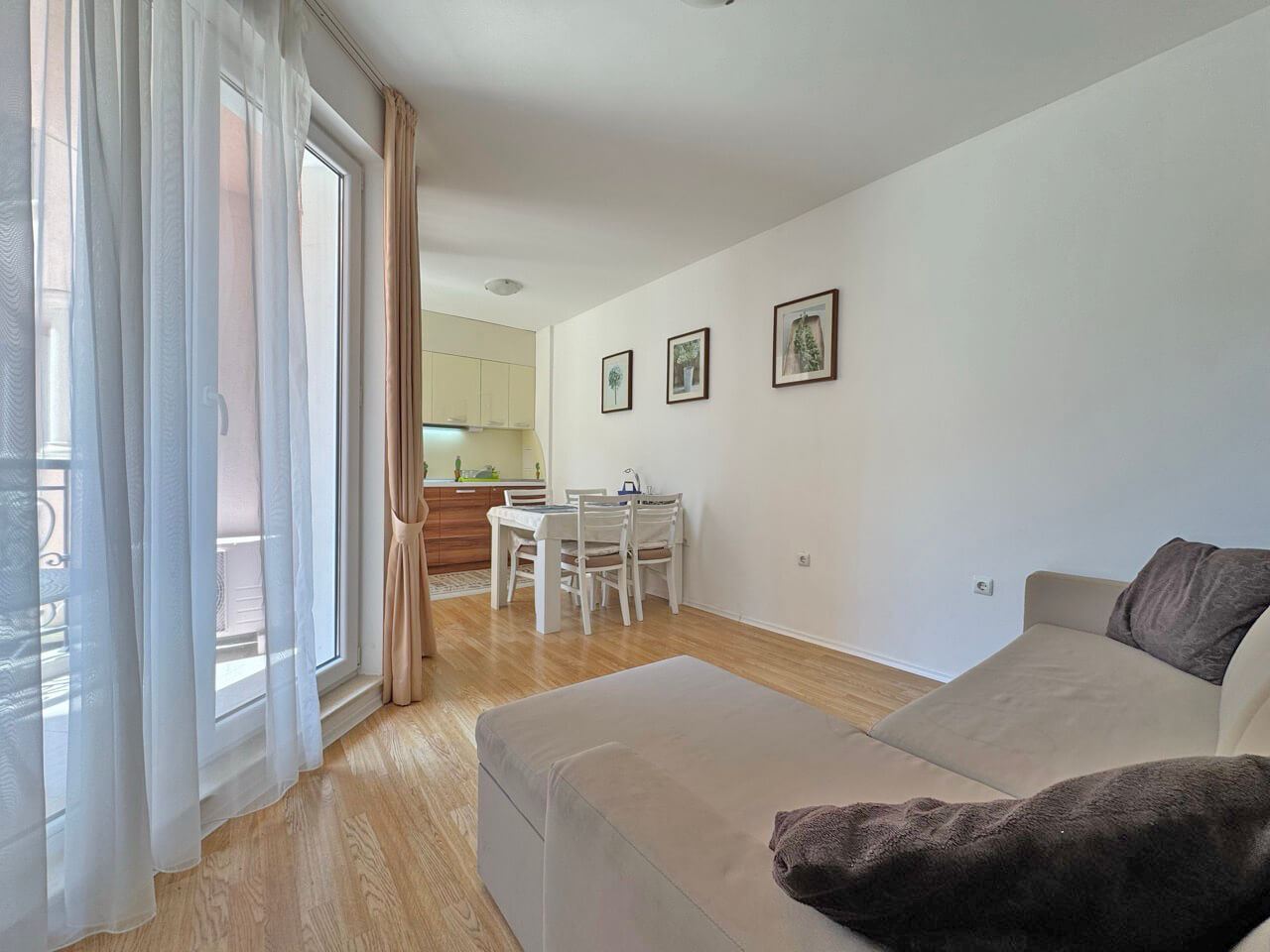 Elegantní apartmán s jednou ložnicí s výhledem na bazén v luxusním komplexu na Slunečném pobřeží