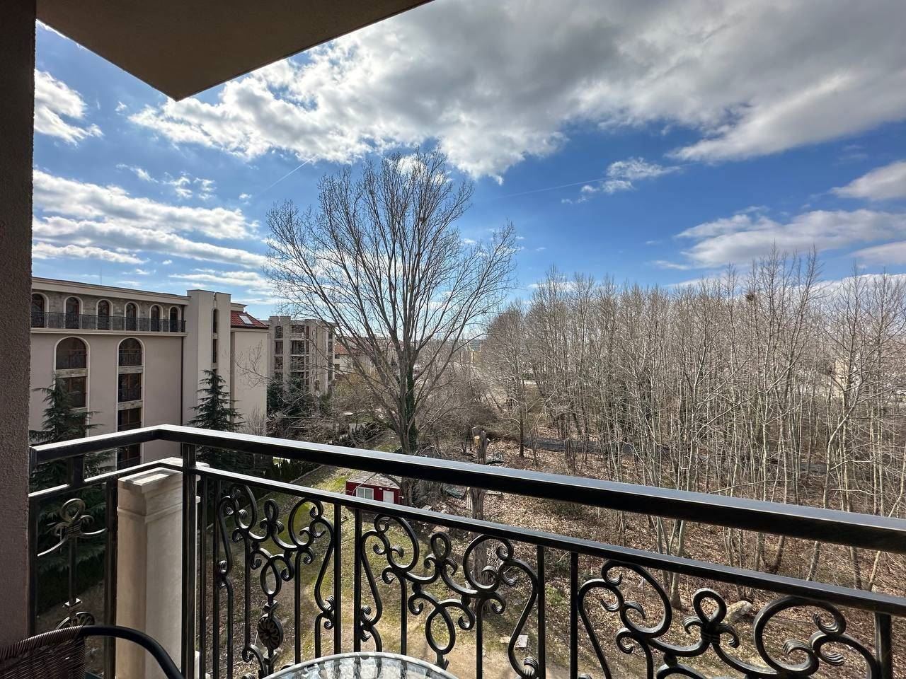 Třípokojový byt v elitním komplexu v Sunny Beach – moderní luxus, komfort a mořská atmosféra