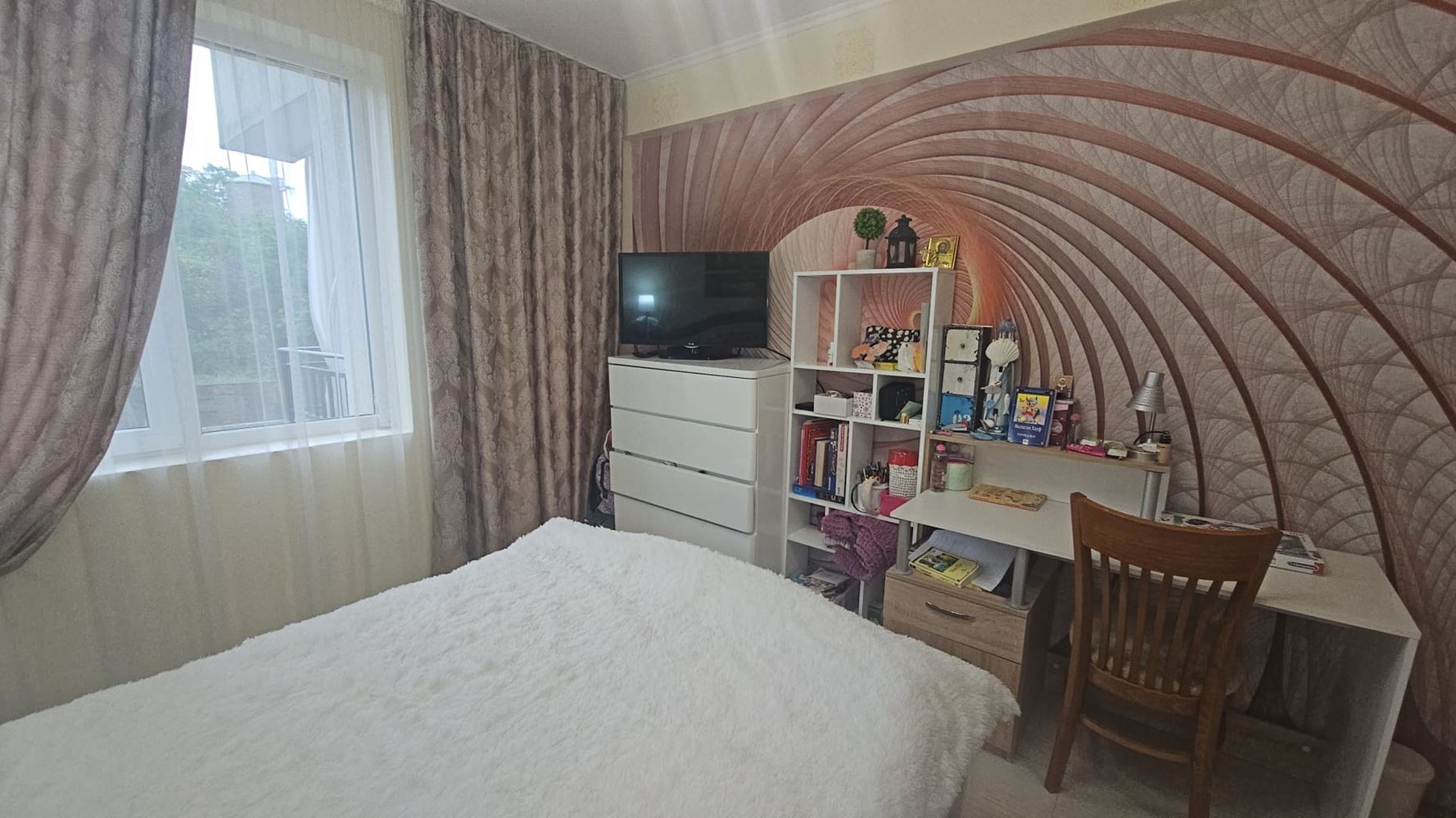 Třípokojový apartmán v uzavřeném komplexu ve Sveti Vlas – pouhých 300 m od pláže
