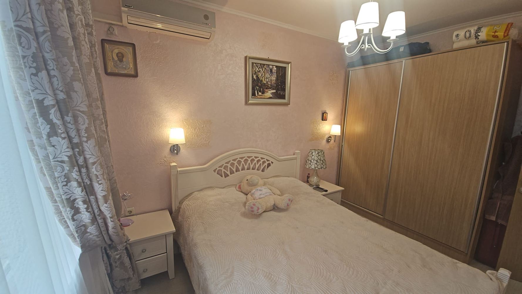 Třípokojový apartmán v uzavřeném komplexu ve Sveti Vlas – pouhých 300 m od pláže
