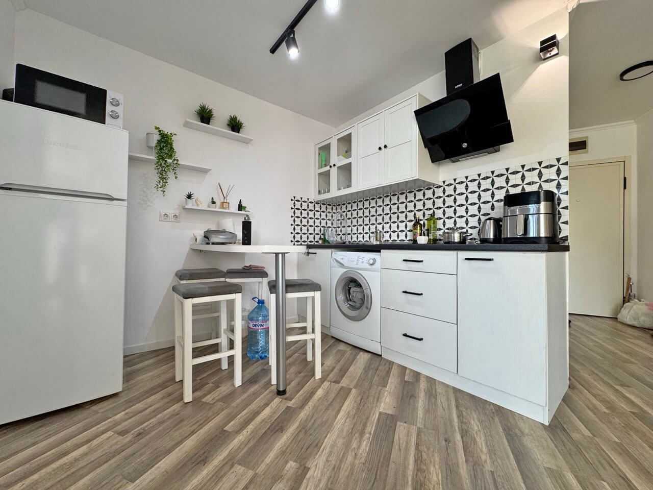 Apartmán s moderním vybavením a velkou terasou 200 m od pláže ve Slunečném pobřeží