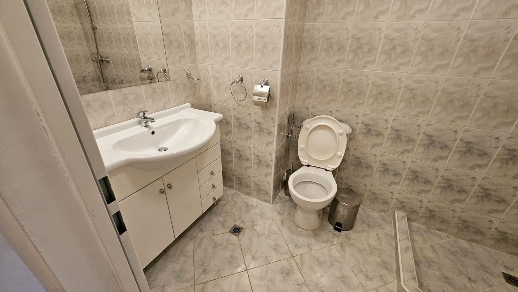 Stylové studio s vynikajícím vybavením v první linii u moře v Aheloy – připravené pro váš domov u moře