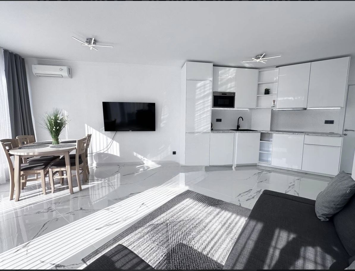 Stylový dvoupokojový apartmán jen pár metrů od pláže v letovisku Slunečné pobřeží