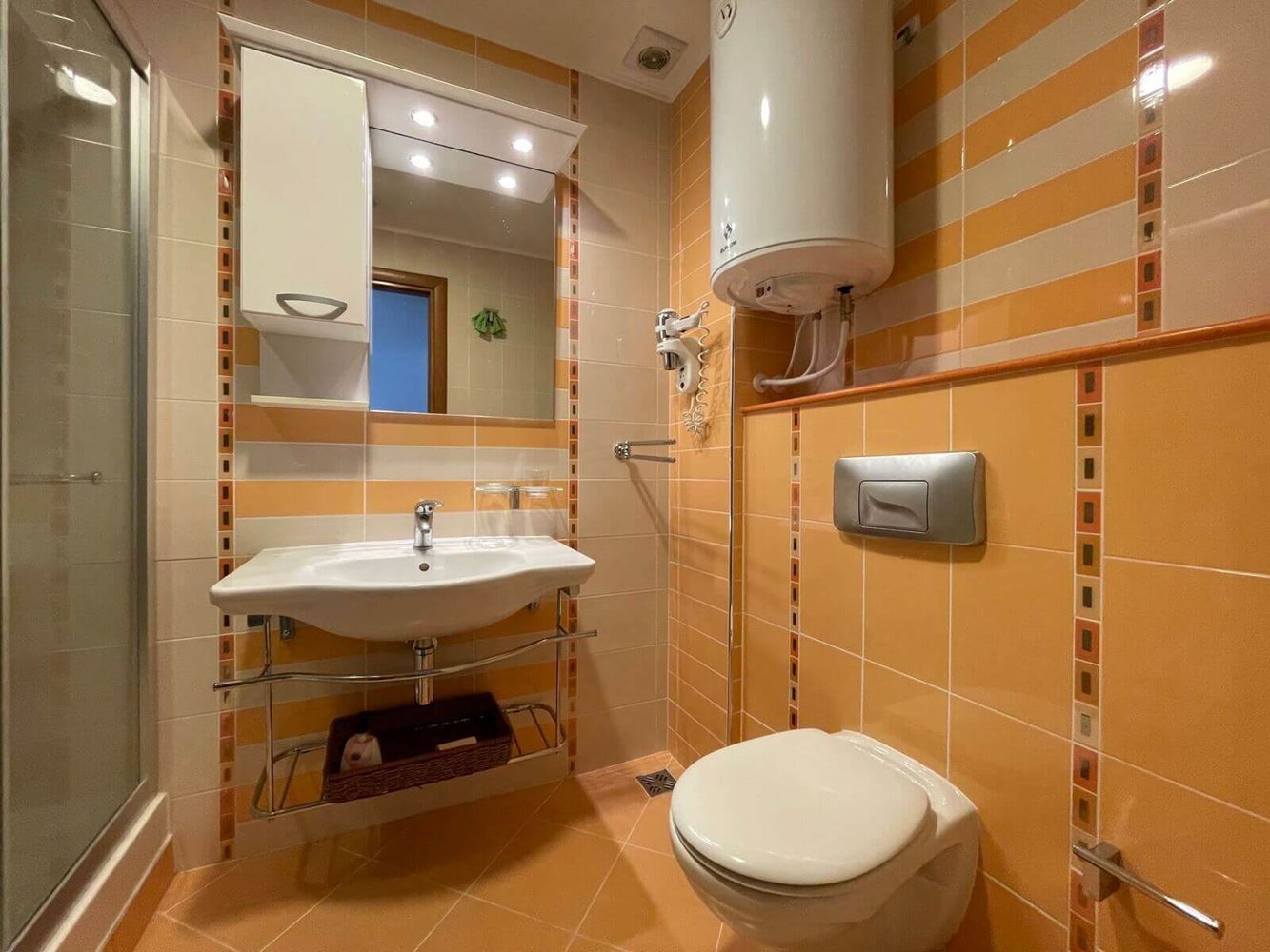 Vysoký standard a pestré vybavení – Skvělé dvoupokojové apartmá v luxusním komplexu přímo u moře v Ravda