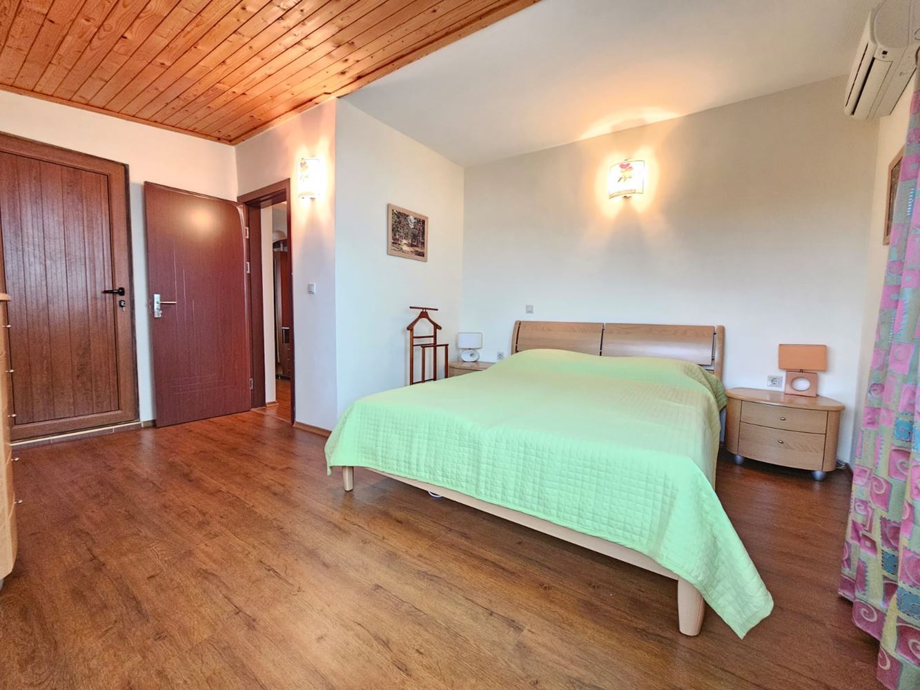 Prostorný apartmán se třemi ložnicemi na první linii moře v Sozopolu s unikátní panoramatickou terasou