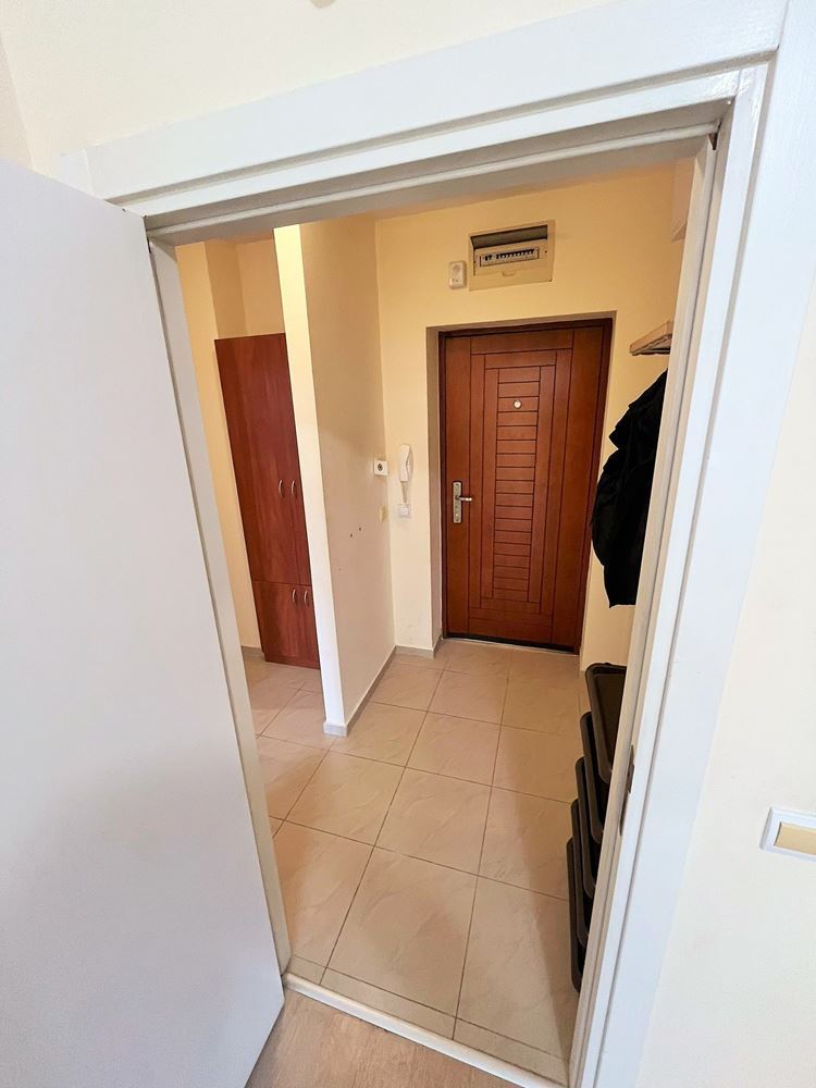 Slunný a prostorný 2pokojový apartmán v Slunečném pobřeží – plně zařízený s vynikajícím zázemím v komplexu