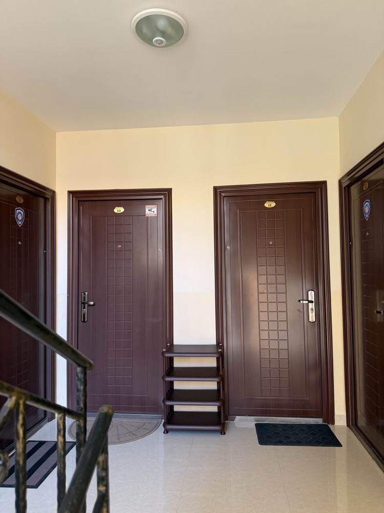 Útulný apartmán s jednou ložnicí v Ravdě v komplexu – připravený k bydlení