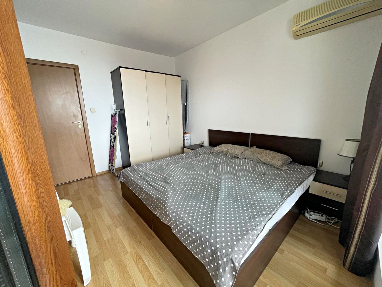 Apartmán s jednou ložnicí a panoramatickým výhledem na moře v Svatém Vlasu – styl, komfort a skvělá investice