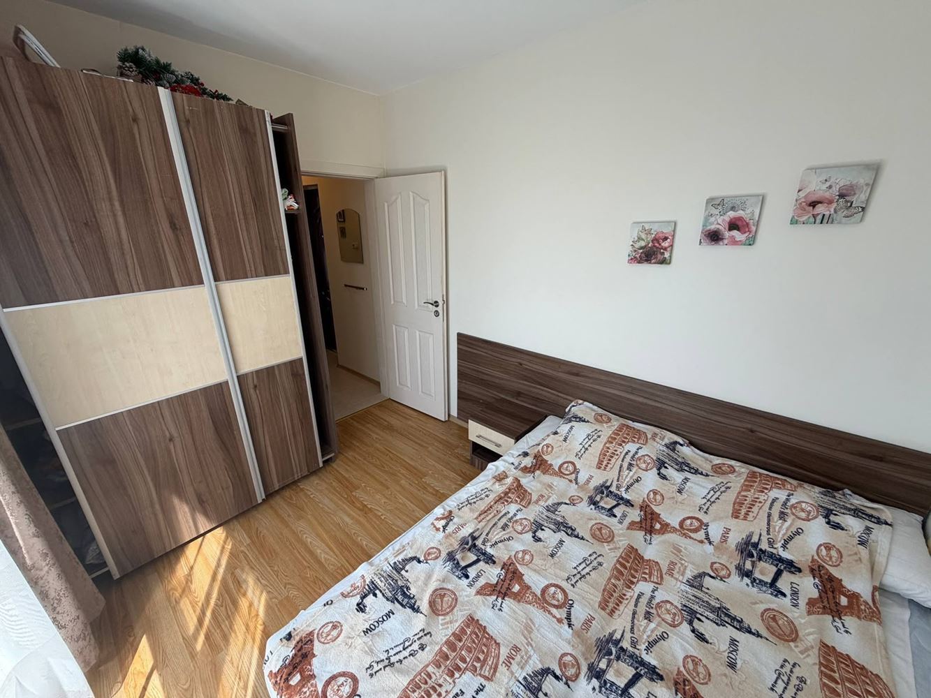 Apartmán s jednou ložnicí v srdci Ravdy – útulné bydlení s výhledem do zeleně