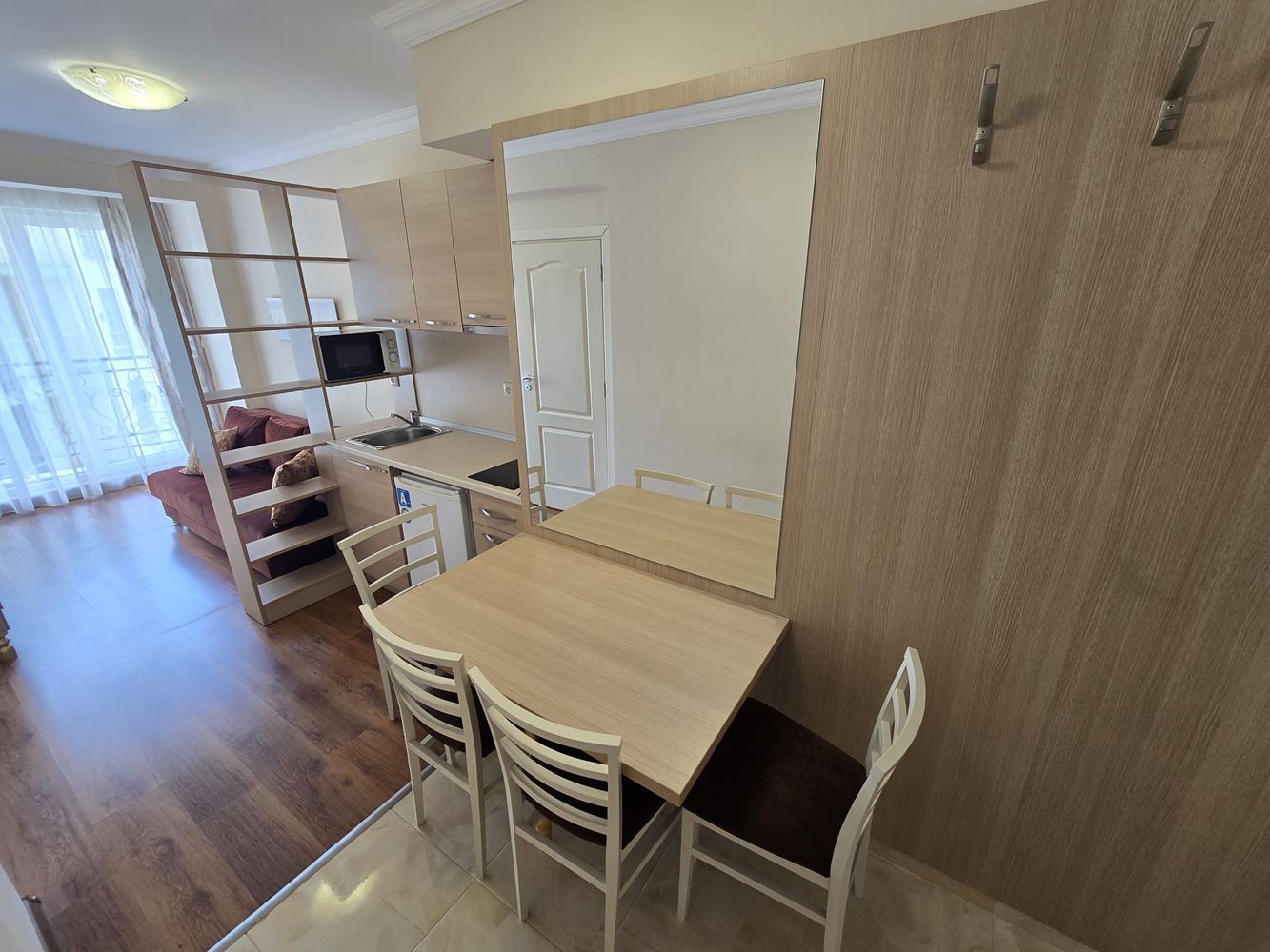 Moderní apartmán s jednou ložnicí v Slunečném pobřeží – nová rekonstrukce, skvělá investice a připravený k nastěhování